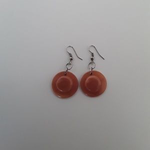 Peach hat earrings. (code:ACPR-E-004)